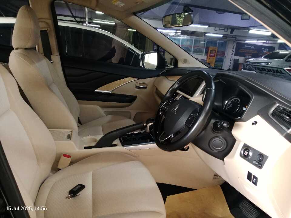Foto Mobil Bekas Kabin Depan Mitsubishi Xpander 1.5 Ultimate tahun 2020