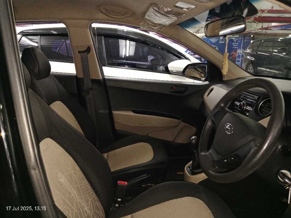 Foto Mobil Bekas Kabin Depan Hyundai i10 1.2 tahun 2017