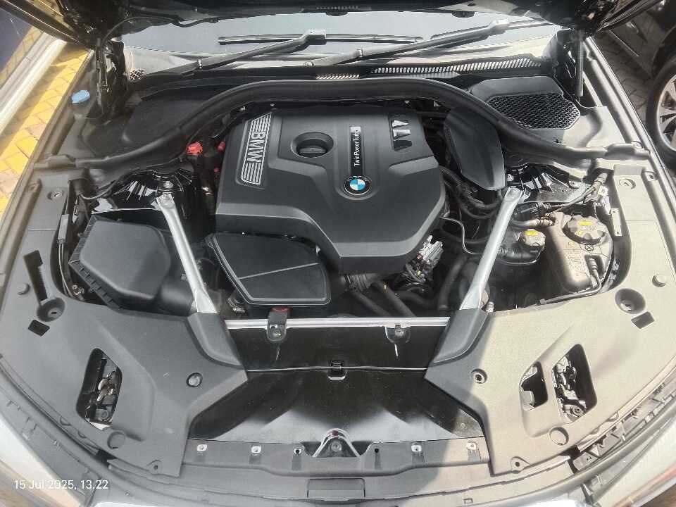 Foto Mobil Bekas Mesin BMW 520i 2.0 tahun 2018
