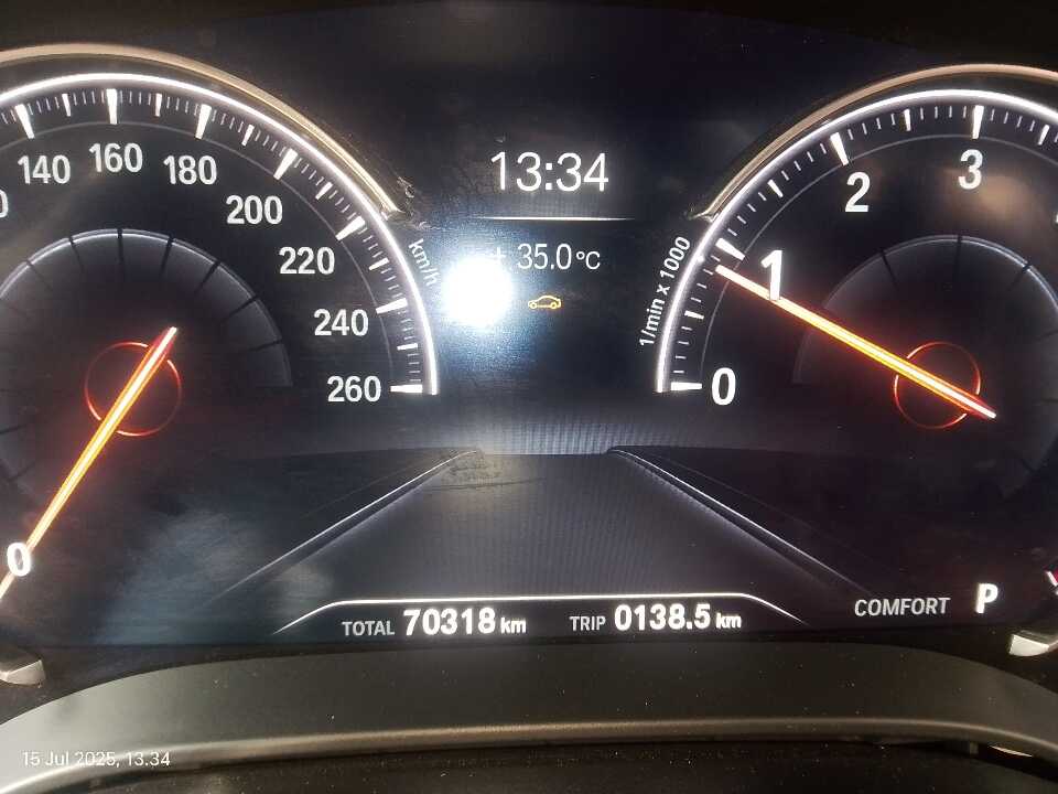 Foto Mobil Bekas Odometer BMW 520i 2.0 tahun 2018