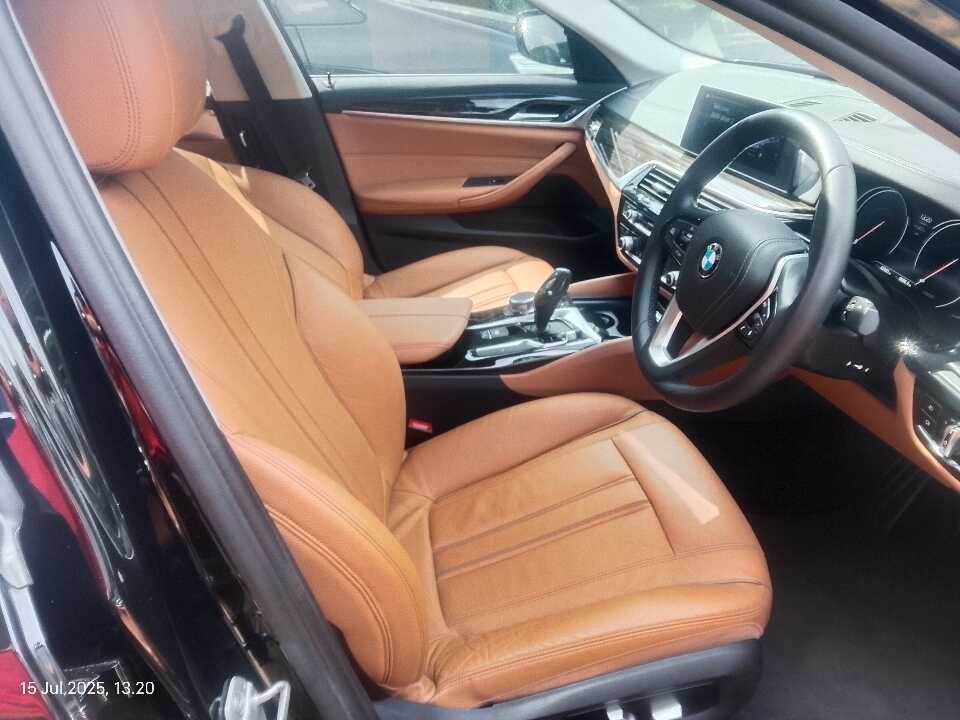 Foto Mobil Bekas Kabin Depan BMW 520i 2.0 tahun 2018