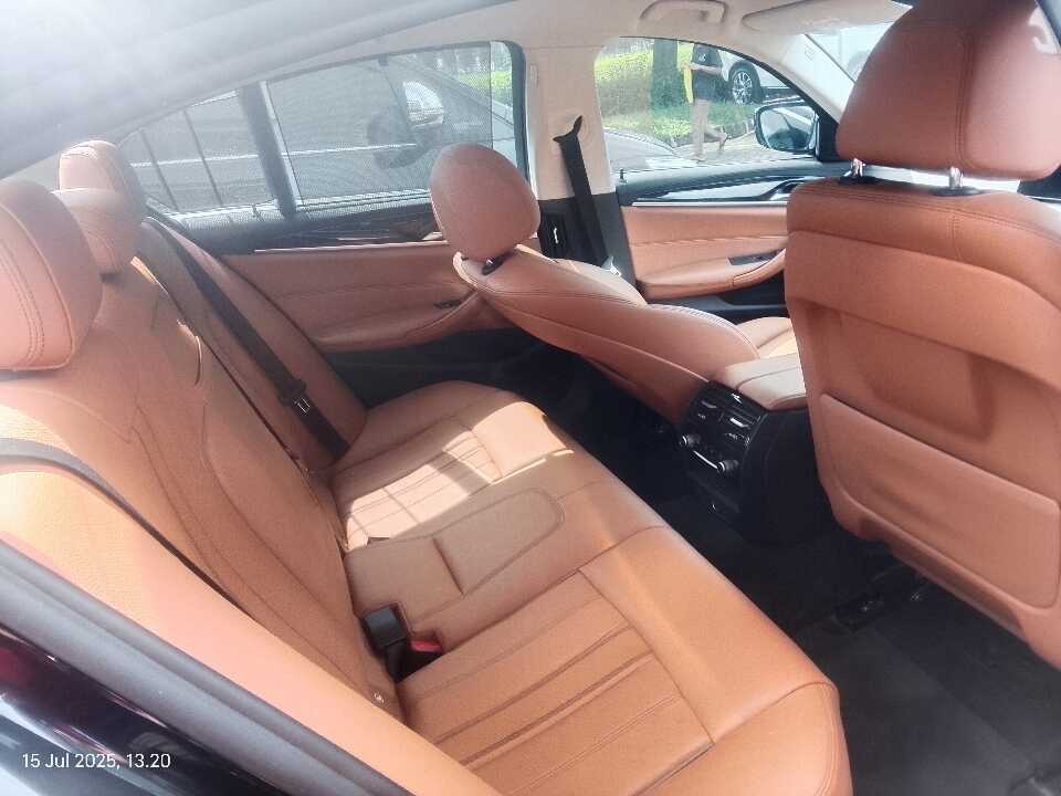 Foto Mobil Bekas Kabin Belakang BMW 520i 2.0 tahun 2018