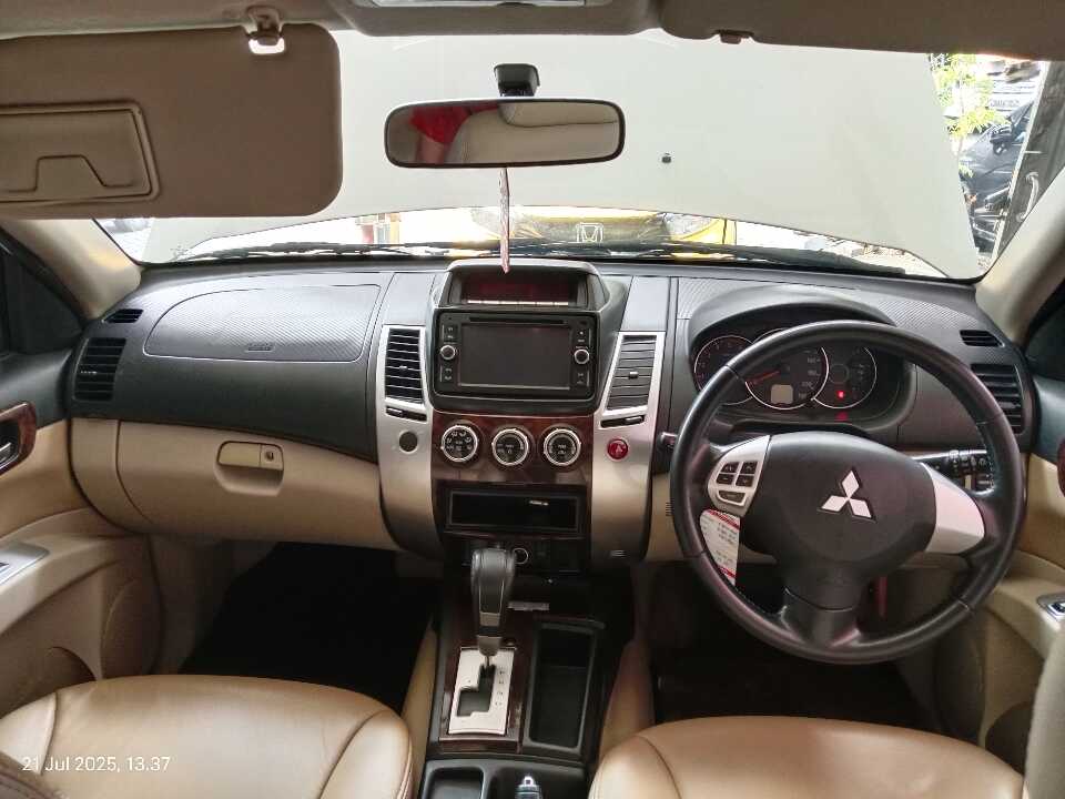 Foto Mobil Bekas Dashboard Mitsubishi Pajero Sport 2.5 Exceed 4X2 tahun 2014