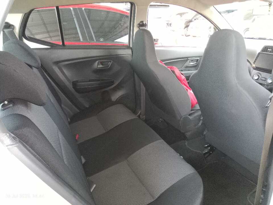 Foto Mobil Bekas Kabin Belakang Daihatsu Ayla 1.0 D tahun 2022