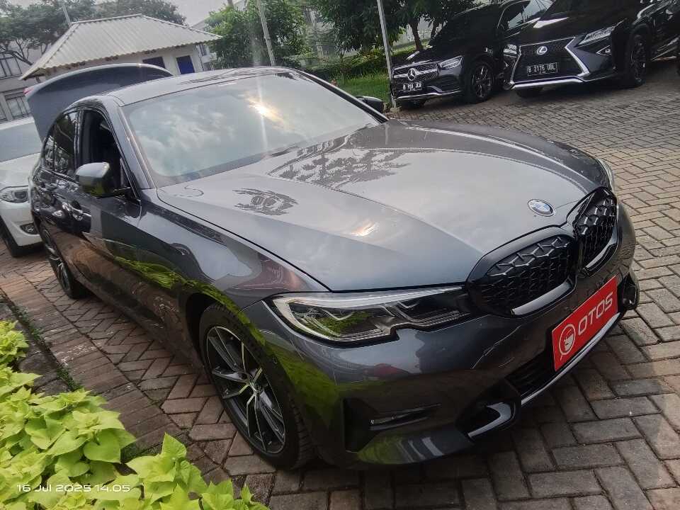 2019 BMW 320i 2.0 - Foto 1 dari 6