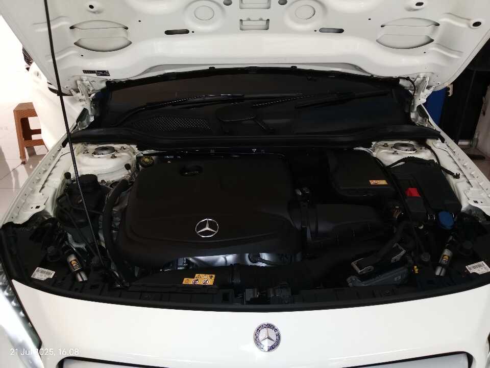 Foto Mobil Bekas Mesin Mercedes-Benz GLA200 1.6 tahun 2015
