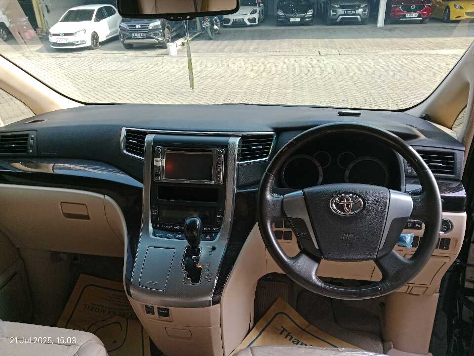 Foto Mobil Bekas Dashboard Toyota Alphard 2.4 G tahun 2012