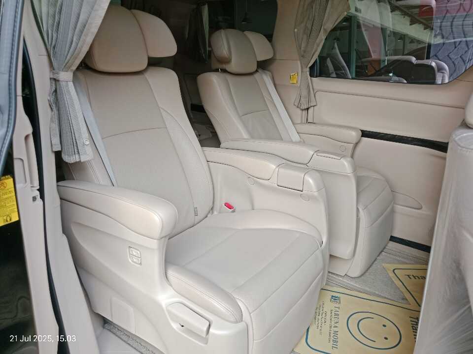 Foto Mobil Bekas Kabin Belakang Toyota Alphard 2.4 G tahun 2012
