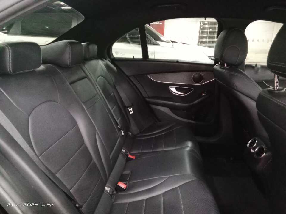 Foto Mobil Bekas Kabin Belakang Mercedes-Benz C200 1.5 tahun 2019