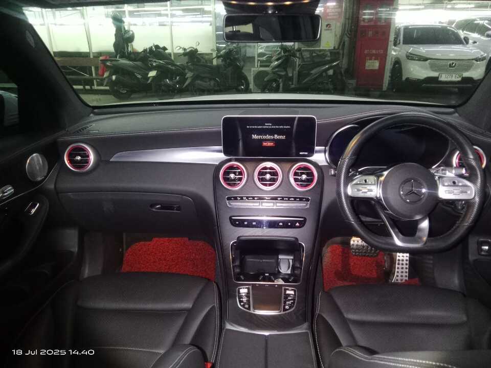 Foto Mobil Bekas Dashboard Mercedes-Benz GLC200 2.0 tahun 2020