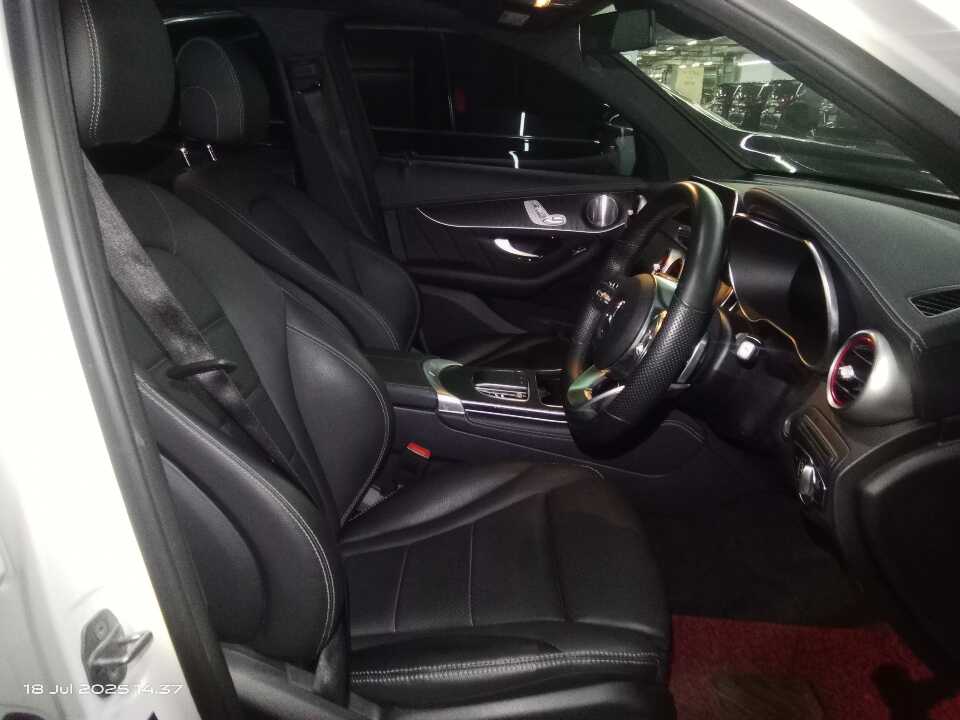 Foto Mobil Bekas Kabin Depan Mercedes-Benz GLC200 2.0 tahun 2020