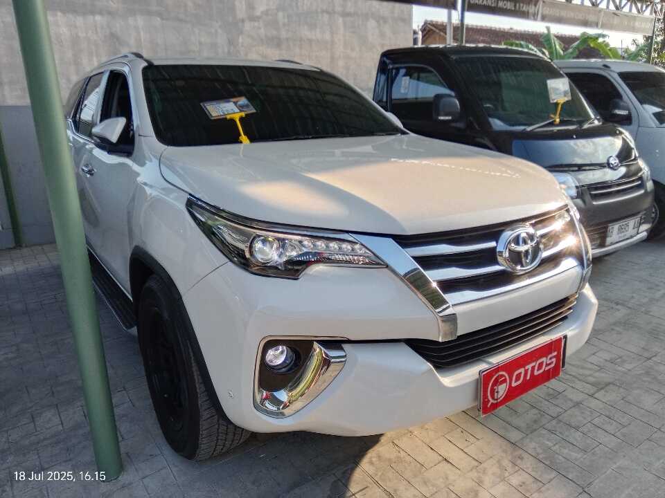 2017 Toyota Fortuner 2.4 4X2 VRZ - Foto 1 dari 6