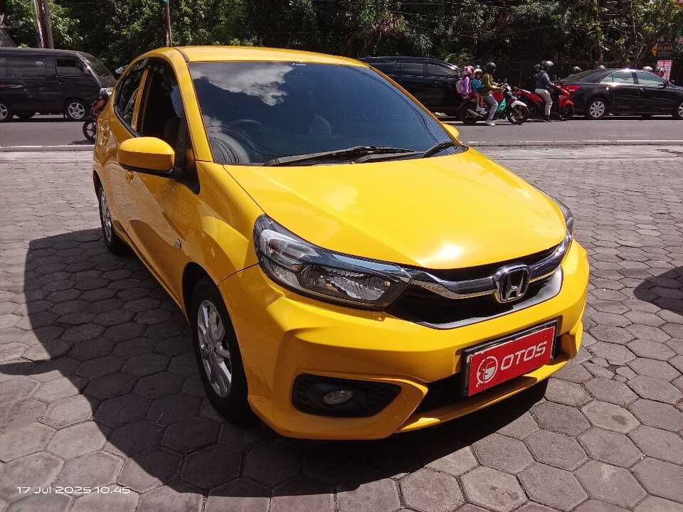 Foto Mobil Bekas Kanan Depan Honda Brio 1.2 Satya E tahun 2023