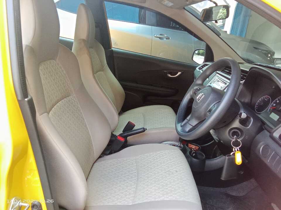 Foto Mobil Bekas Kabin Depan Honda Brio 1.2 Satya E tahun 2023