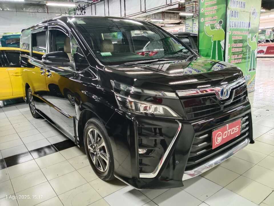 2017 Toyota Voxy 2.0 R80 - Foto 1 dari 6