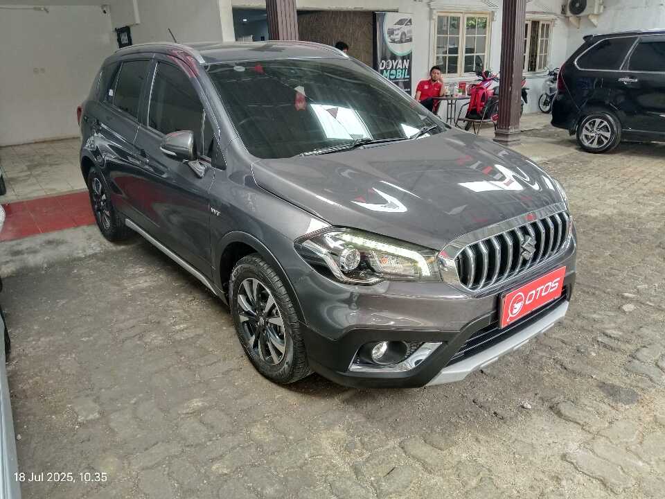 2023 Suzuki SX4 S-Cross 1.5 - Foto 1 dari 6