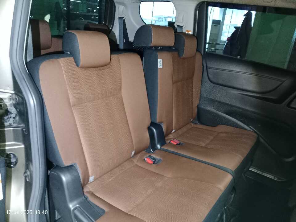 Foto Mobil Bekas Kabin Belakang Toyota Sienta 1.5 V tahun 2017