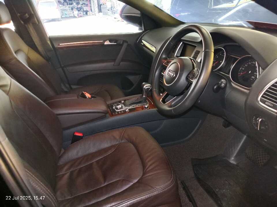 Foto Mobil Bekas Kabin Depan Audi Q7 3.0 TFSI tahun 2014