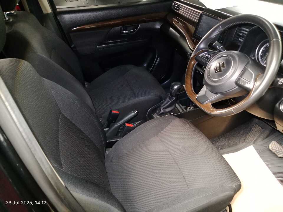 Foto Mobil Bekas Kabin Depan Suzuki Ertiga 1.5 Sport tahun 2021
