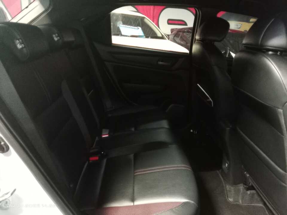 Foto Mobil Bekas Kabin Belakang Honda WR-V 1.5 RS tahun 2023
