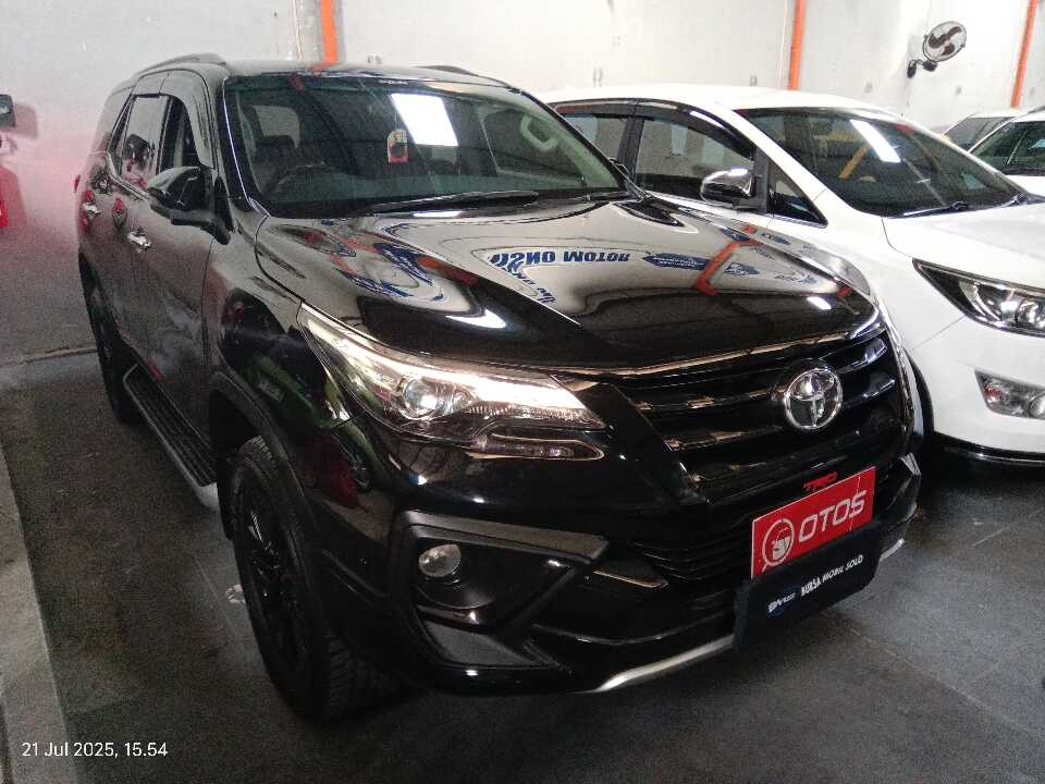 2019 Toyota Fortuner 2.4 4X2 VRZ - Foto 1 dari 6