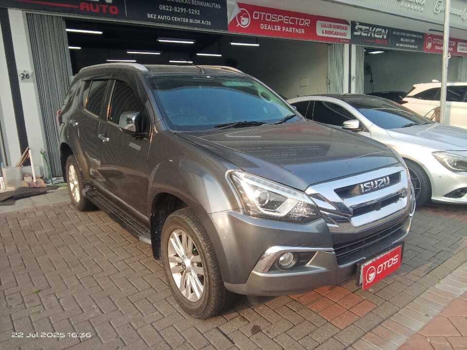 2017 Isuzu MU-X 2.5 - Foto 1 dari 6