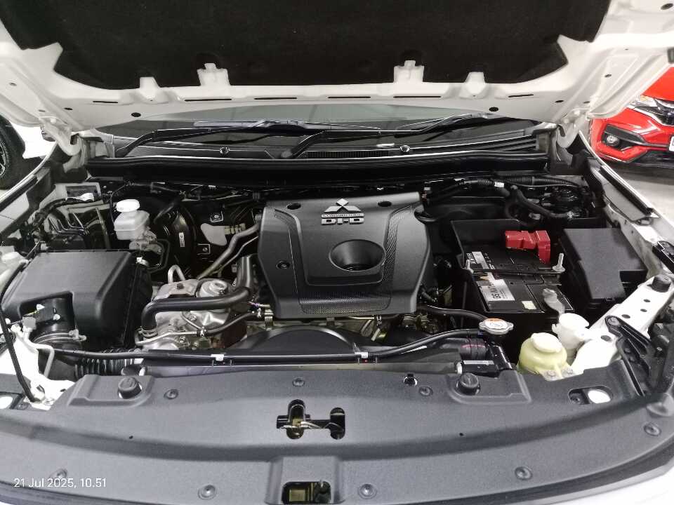 Foto Mobil Bekas Mesin Mitsubishi Pajero Sport 2.4 Dakar 4X2 tahun 2021