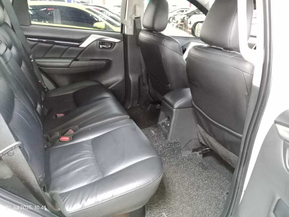 Foto Mobil Bekas Kabin Belakang Mitsubishi Pajero Sport 2.4 Dakar 4X2 tahun 2021