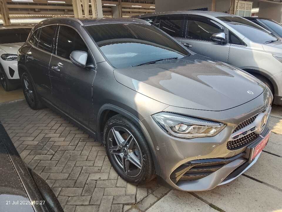 2022 Mercedes-Benz GLA200 1.3 - Foto 1 dari 6