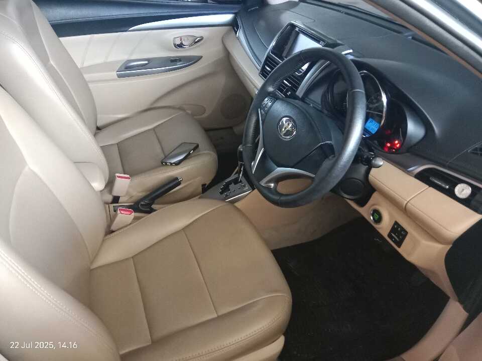 Foto Mobil Bekas Kabin Depan Toyota Vios 1.5 G tahun 2017