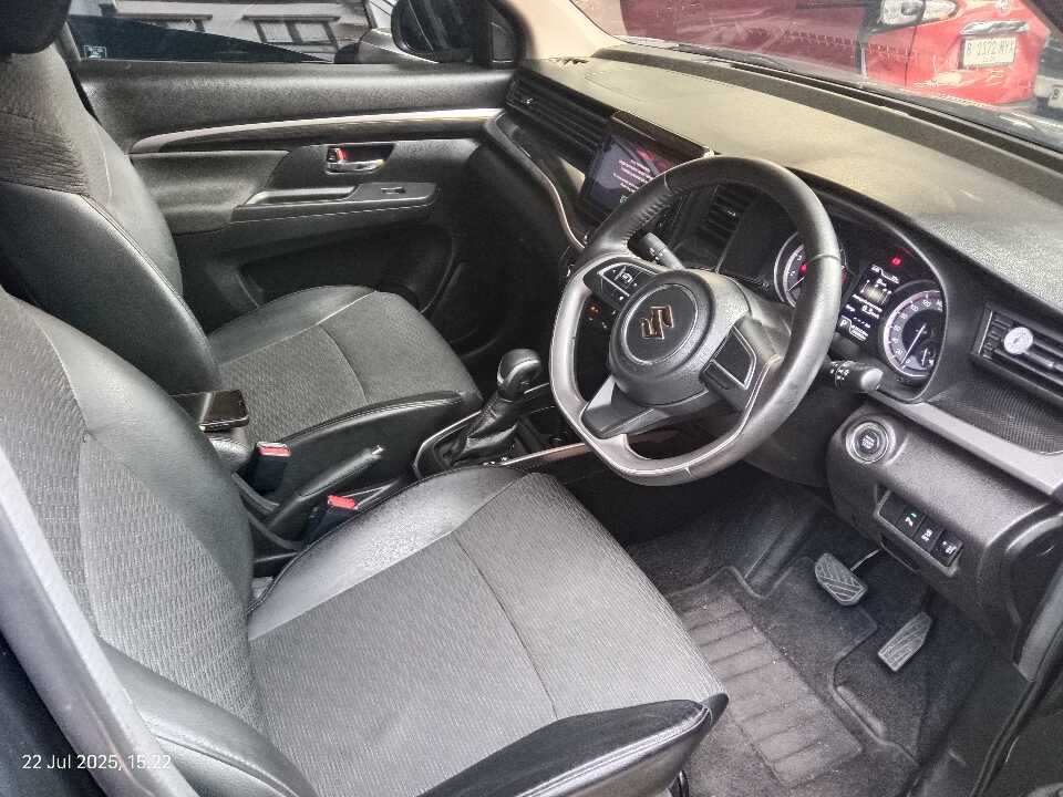 Foto Mobil Bekas Kabin Depan Suzuki XL7 1.5 Beta tahun 2023