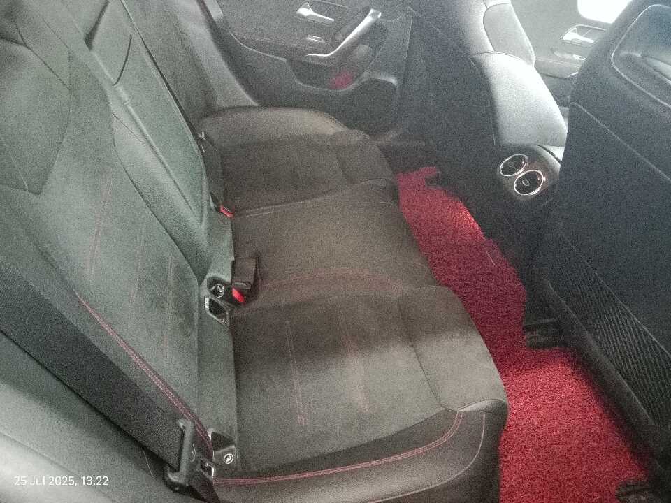 Foto Mobil Bekas Kabin Belakang Mercedes-Benz CLA200 1.3 tahun 2019
