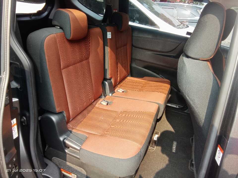 Foto Mobil Bekas Kabin Belakang Toyota Sienta 1.5 V tahun 2019