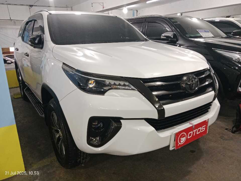 2016 Toyota Fortuner 2.4 4X2 VRZ - Foto 1 dari 6