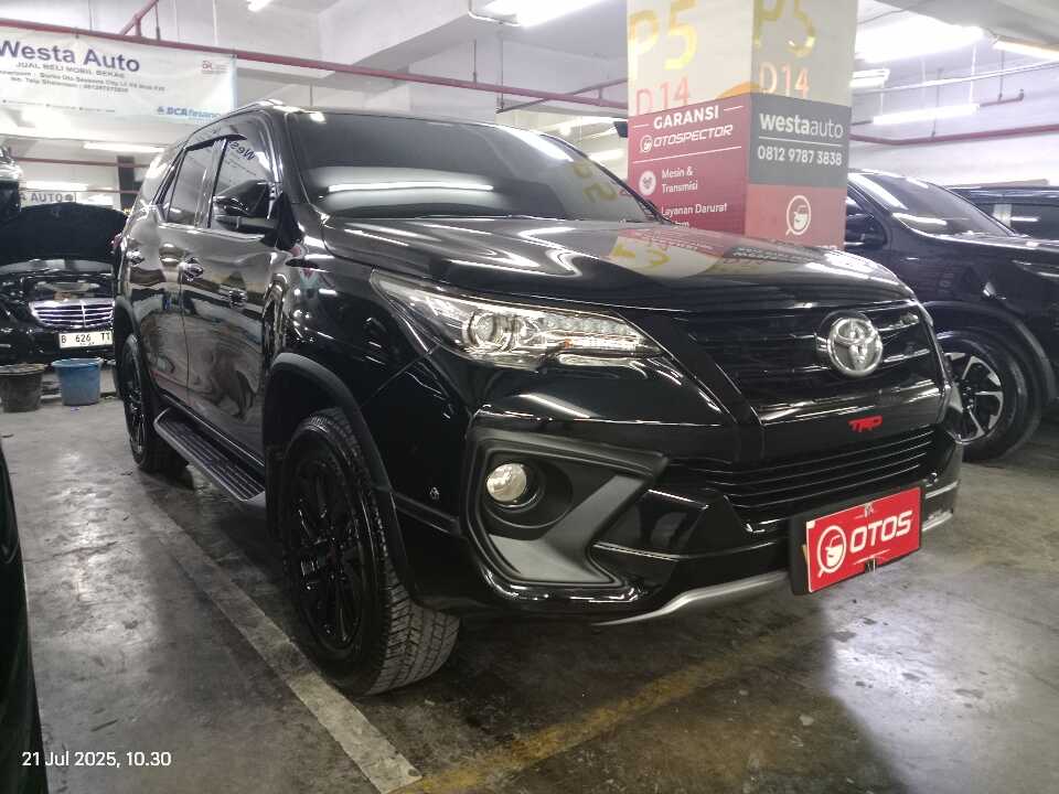 2019 Toyota Fortuner 2.4 4X2 VRZ TRD - Foto 1 dari 6