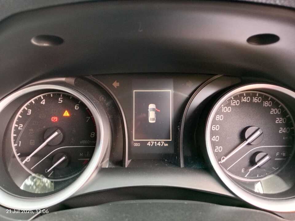 Foto Mobil Bekas Odometer Toyota Camry 2.5 V tahun 2019