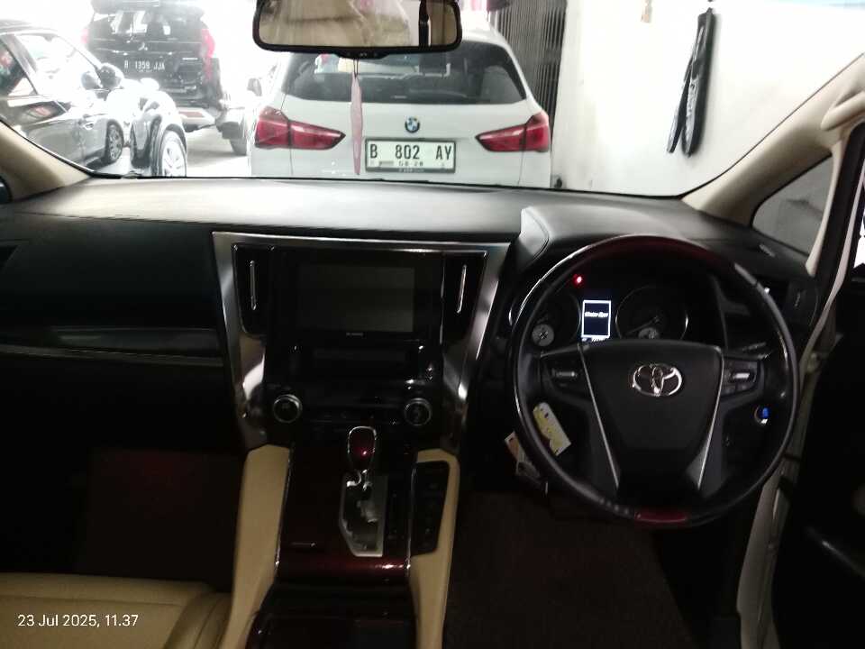 Foto Mobil Bekas Dashboard Toyota Alphard 2.5 G tahun 2017