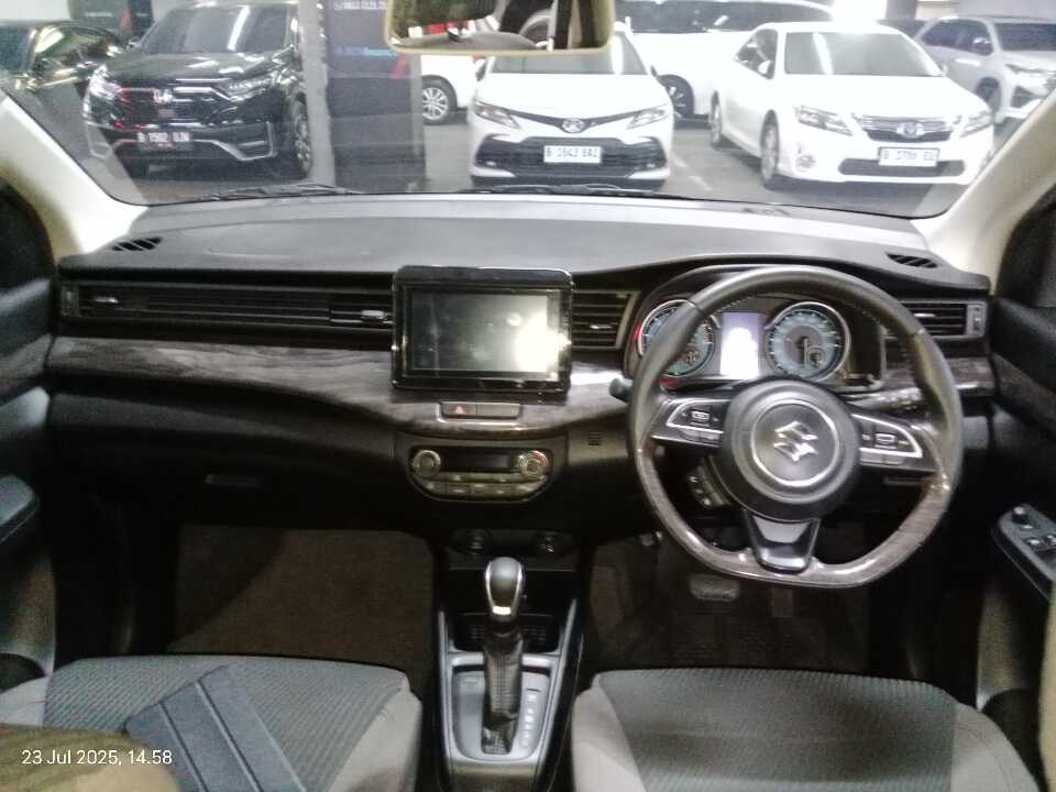 Foto Mobil Bekas Dashboard Suzuki Ertiga 1.5 GX Hybrid tahun 2022