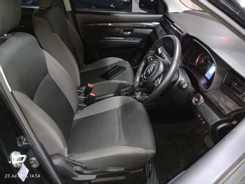 Foto Mobil Bekas Kabin Depan Suzuki Ertiga 1.5 GX Hybrid tahun 2022