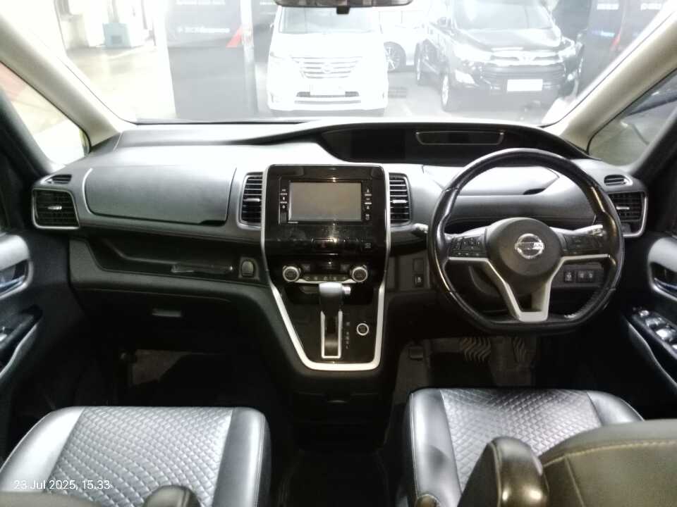Foto Mobil Bekas Dashboard Nissan Serena 2.0 Highway Star tahun 2019