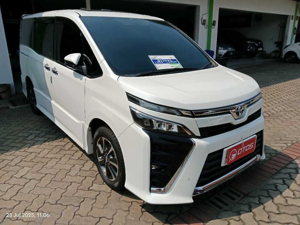 2018 Toyota Voxy 2.0 - Foto 1 dari 6