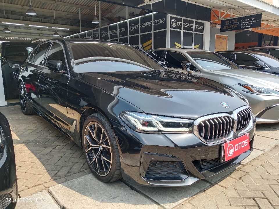 2022 BMW 520i 2.0 - Foto 1 dari 6