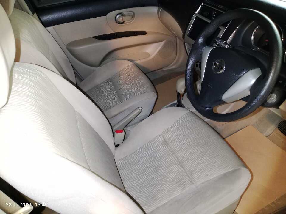 Foto Mobil Bekas Kabin Depan Nissan Grand Livina 1.5 SV tahun 2017