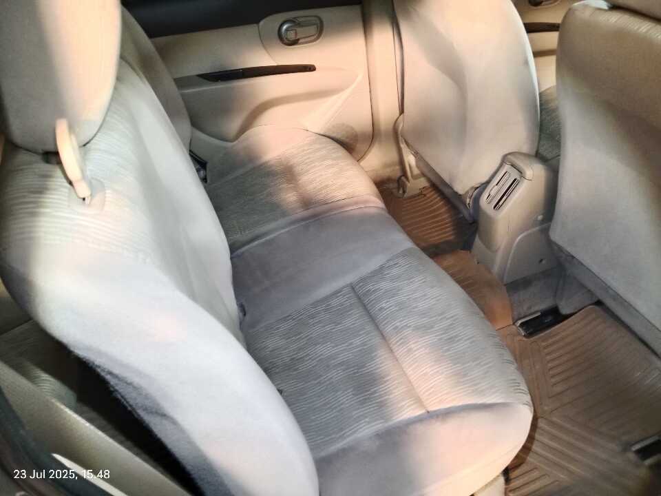 Foto Mobil Bekas Kabin Belakang Nissan Grand Livina 1.5 SV tahun 2017