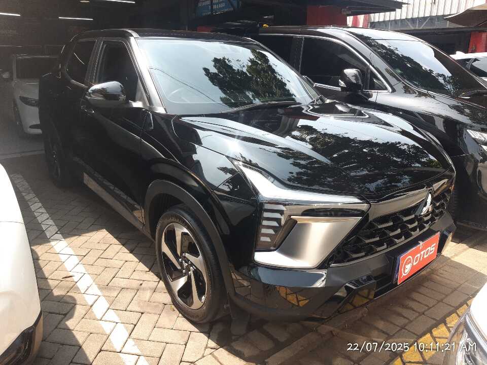 2023 Mitsubishi XForce 1.5 Ultimate - Foto 1 dari 6