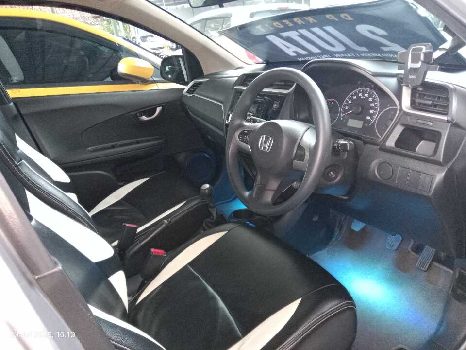 Foto Mobil Bekas Kabin Depan Honda Brio 1.2 Satya E tahun 2022