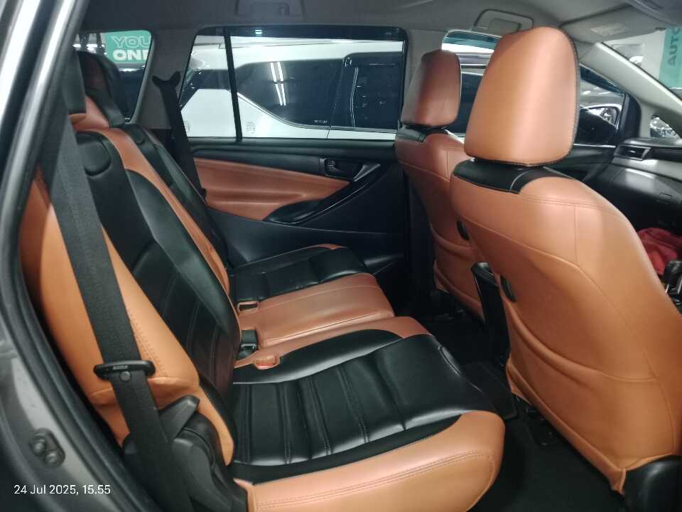 Foto Mobil Bekas Kabin Belakang Toyota Innova 2.0 G tahun 2018