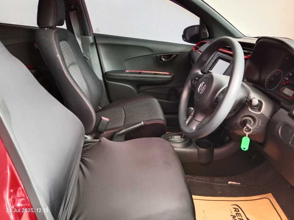Foto Mobil Bekas Kabin Depan Honda Brio 1.2 RS tahun 2020