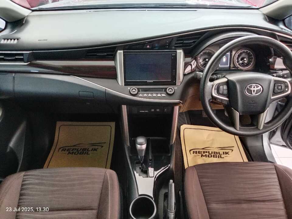 Foto Mobil Bekas Dashboard Toyota Innova 2.4 V tahun 2022