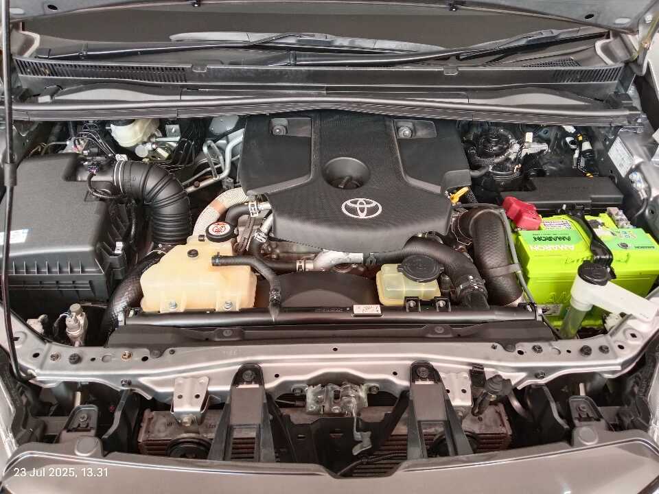 Foto Mobil Bekas Mesin Toyota Innova 2.4 V tahun 2022
